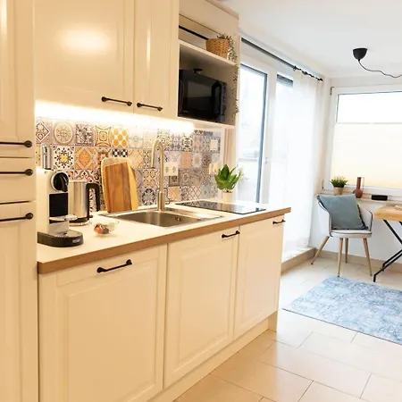 Apartment Sunset Oasis - Terrasse, Freies Parken, Zentral, Naehe Bahnhof, Wlan